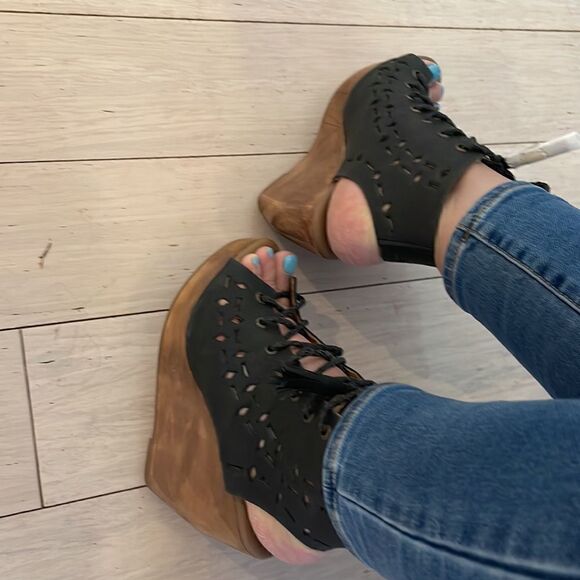 MUSSE & CLOUD BLACK LEATHER WEDGE SANDALS.  NEW - Picture 1 of 11